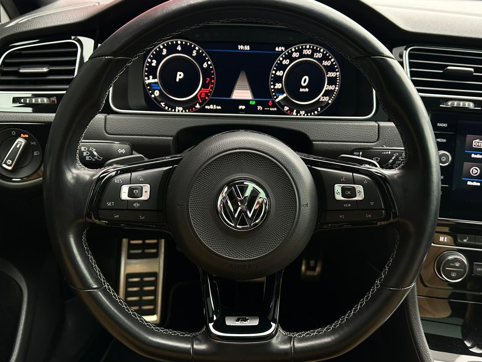 VW Golf R 2.0TSI VARIANT 4M* LED#SHZ#FH#PANO#KEYLES - Image 11