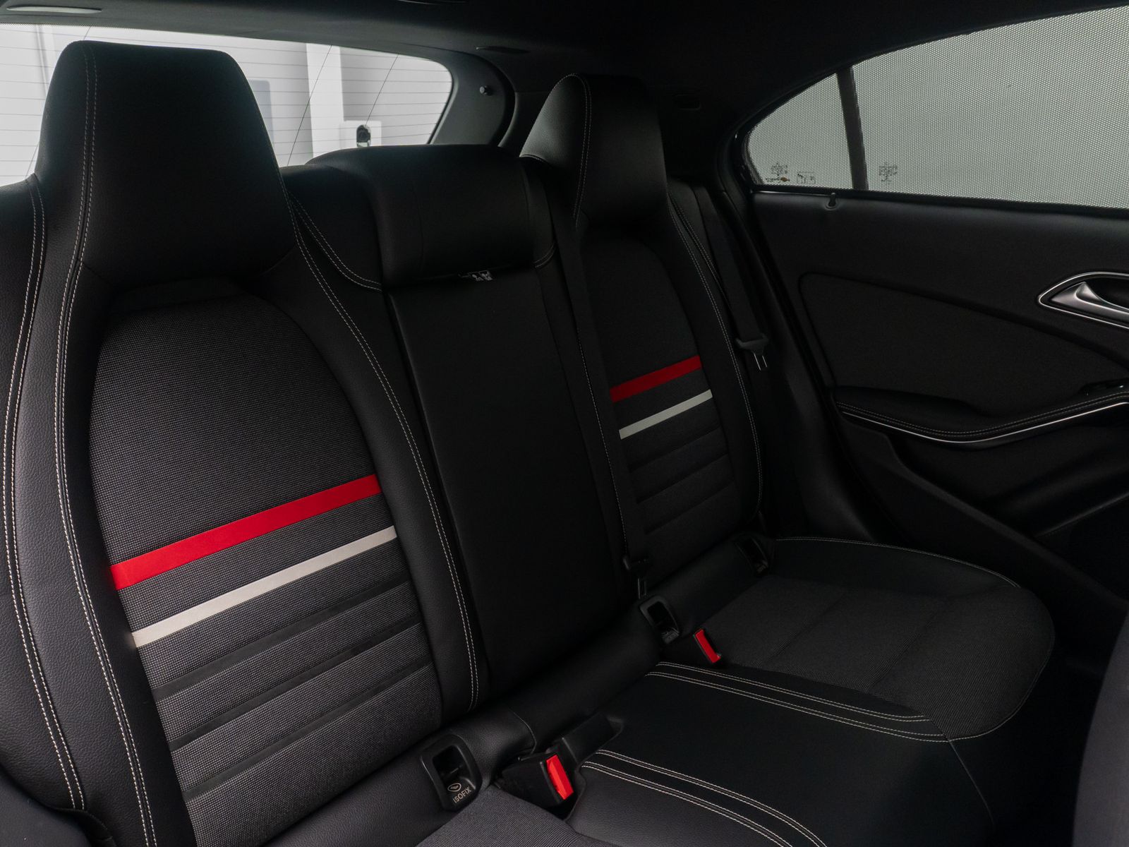 Fahrzeugabbildung Mercedes-Benz A180 BlueEfficiency Navi Sound Tempomat ParkAsst