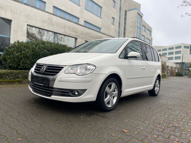 Volkswagen Touran Highline Navi Tempom PDC ALU 140PS TüvNeu