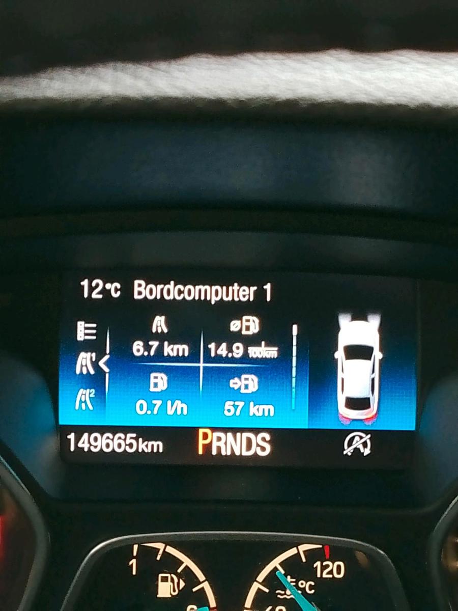 Ford Focus 2015 — rear view