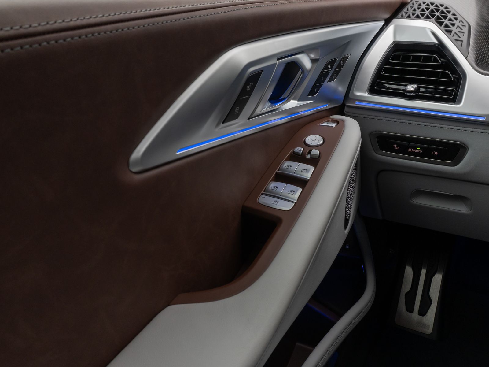 Fahrzeugabbildung BMW XM Individual M Sitze DAB B&W Massage SoftClose