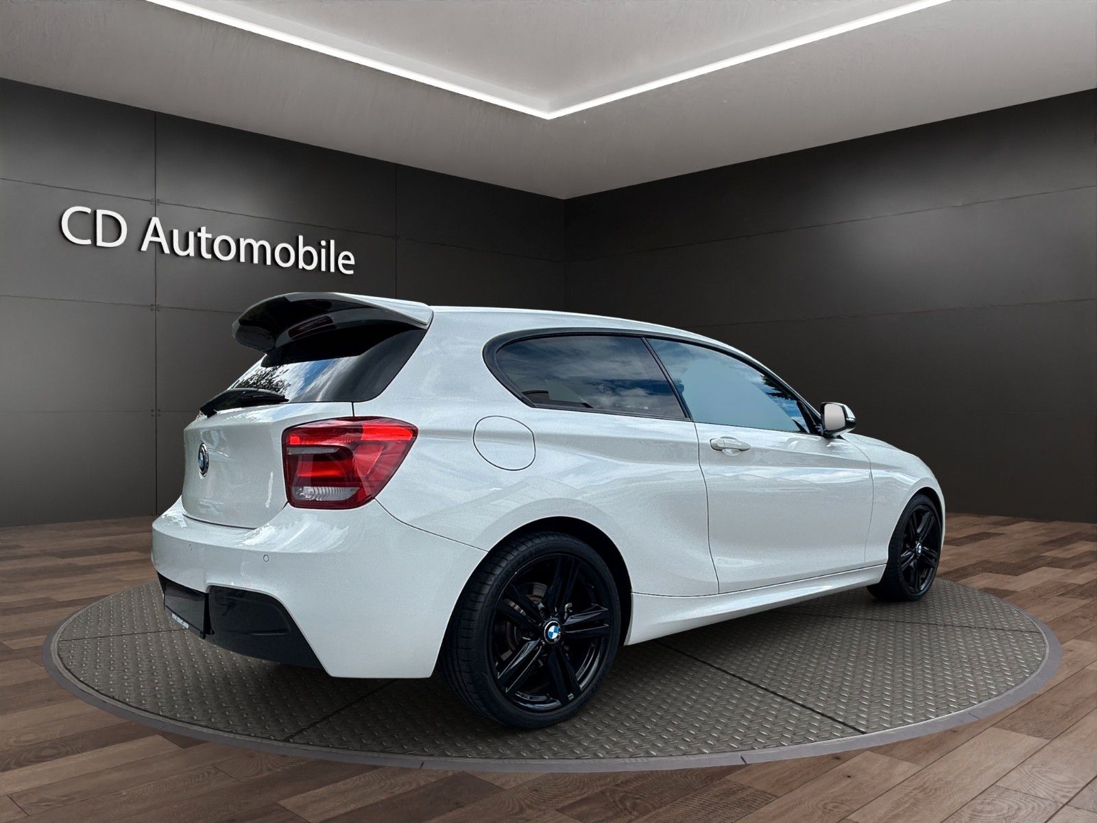 Fahrzeugabbildung BMW 116  3-trg. M Sport Paket