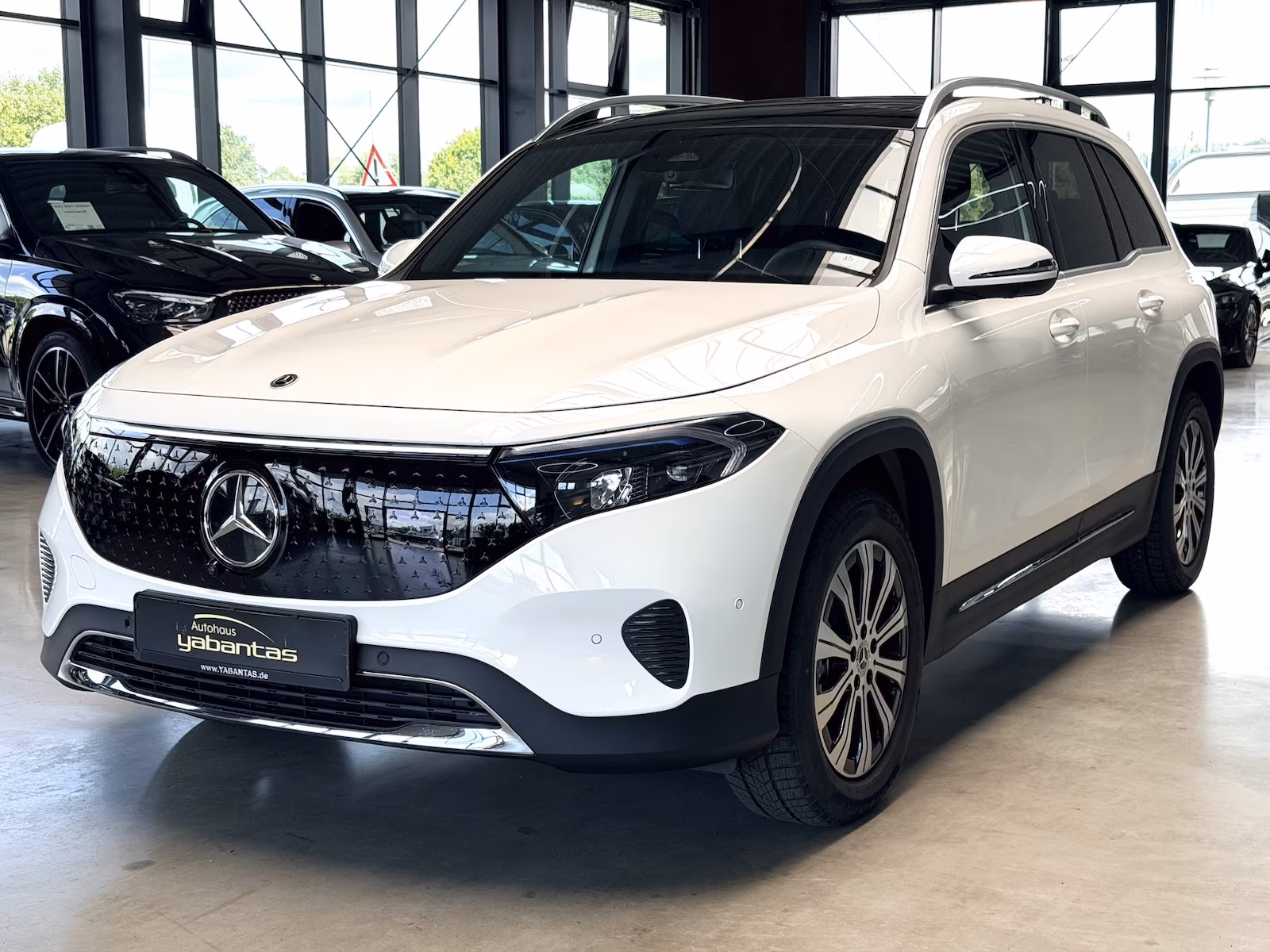 Mercedes-Benz EQB 250+ Pano 360°-K DISTRONIC+ Memory Ambienten