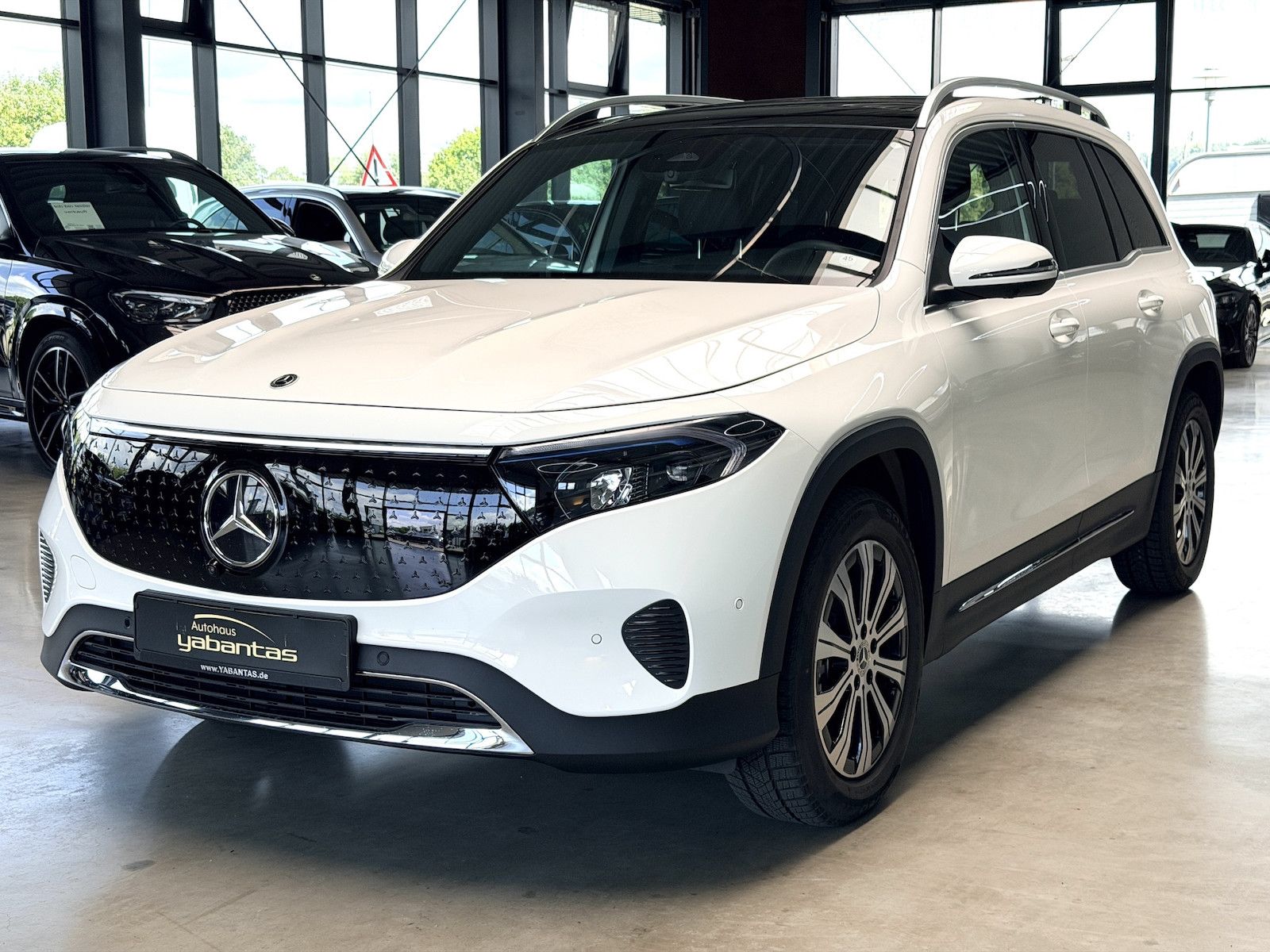 Mercedes-Benz EQB 250+ Pano 360°-K DISTRONIC+ Memory Ambienten