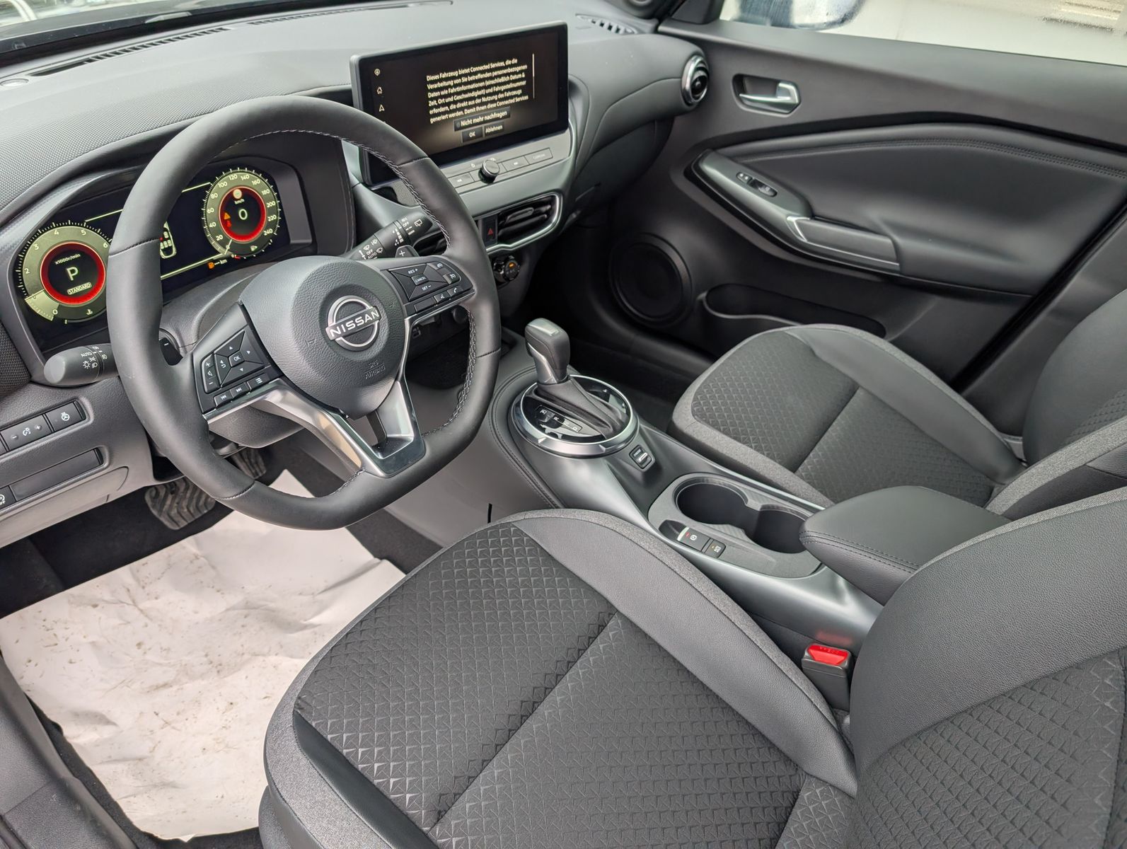 Fahrzeugabbildung Nissan Juke 1.0 DIG-T N-CONNECTA AUTOMATIK WINTERPAKET