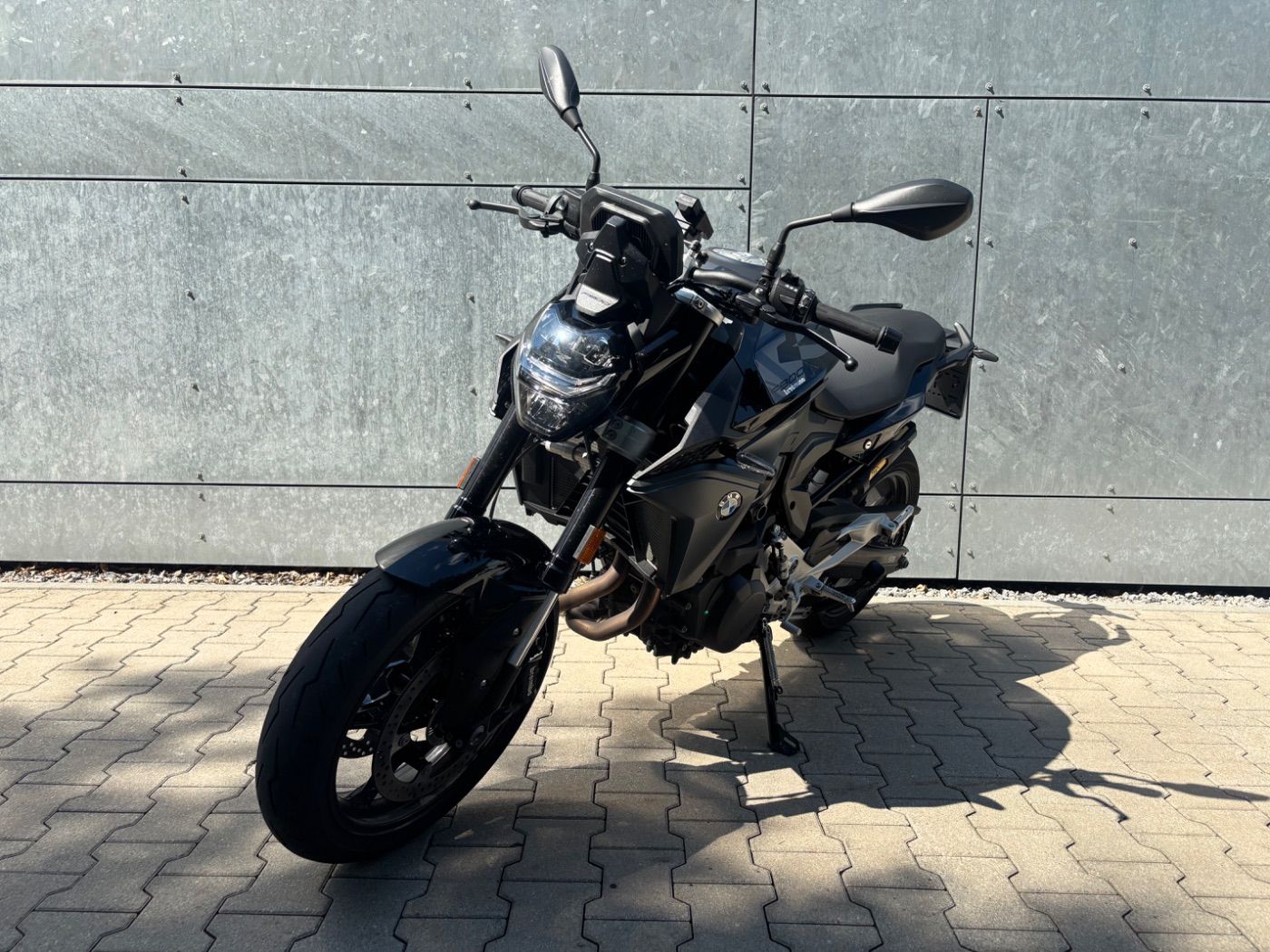 Fahrzeugabbildung BMW F 900 R Triple Black 2 Pakete