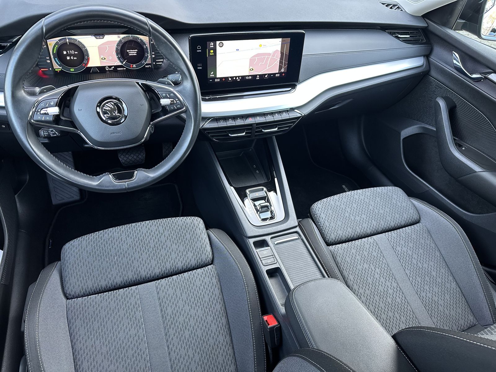 Fahrzeugabbildung SKODA Octavia Combi Clever iV Hybrid NAV+LED+AHK+18ZO