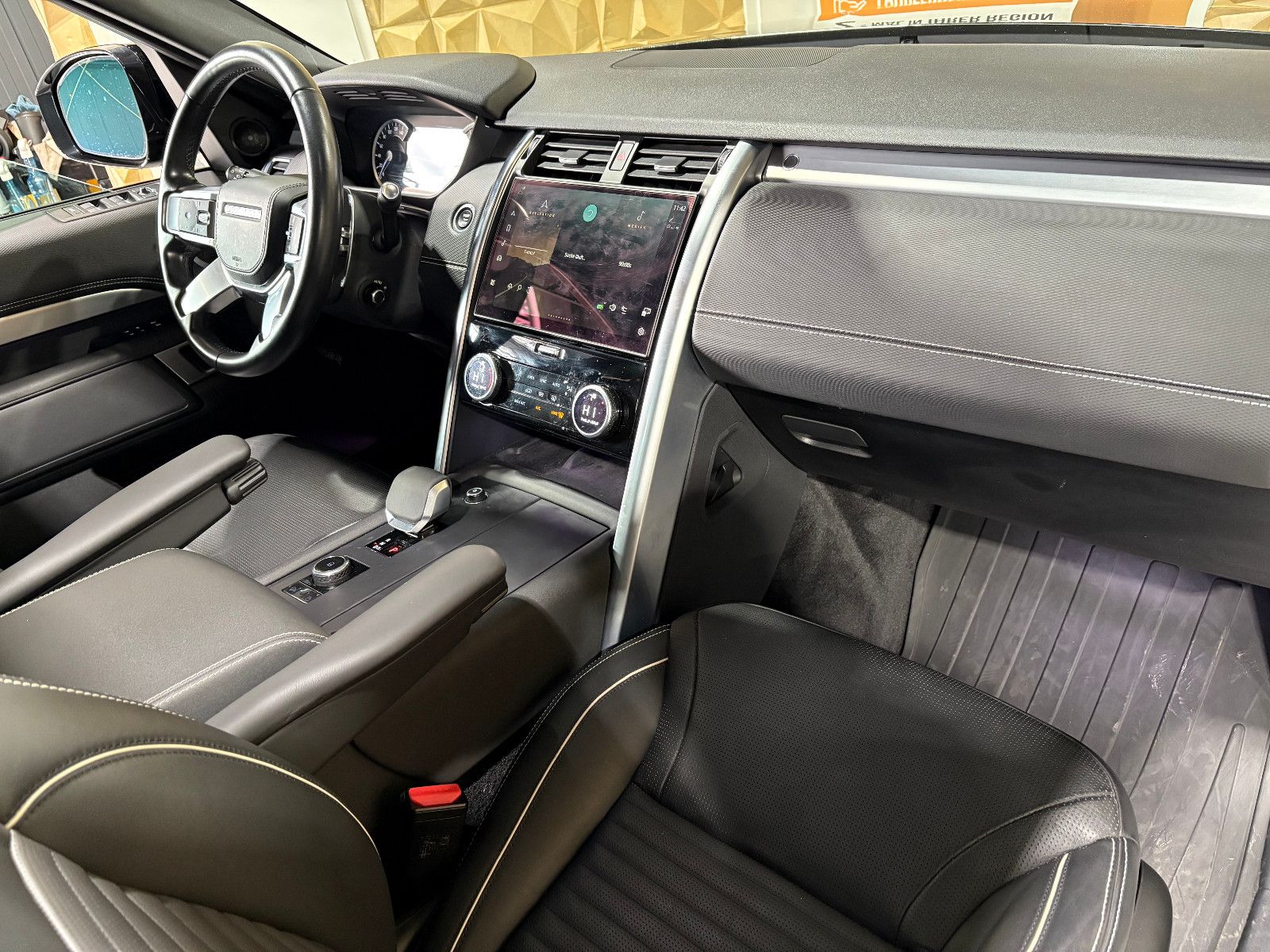 Fahrzeugabbildung Land Rover Discovery 5 R-Dynamic HSE D250 c AWD/PANO/MEMORY