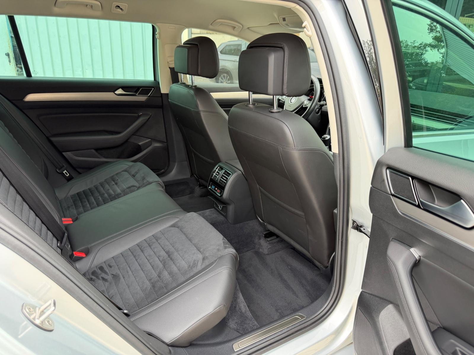 Volkswagen Passat Variant Highline/2,0 TDI 150PS/88120km/!