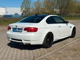 BMW M3 Coupé M3  E92 LCI DKG - BMW M3: Weiß