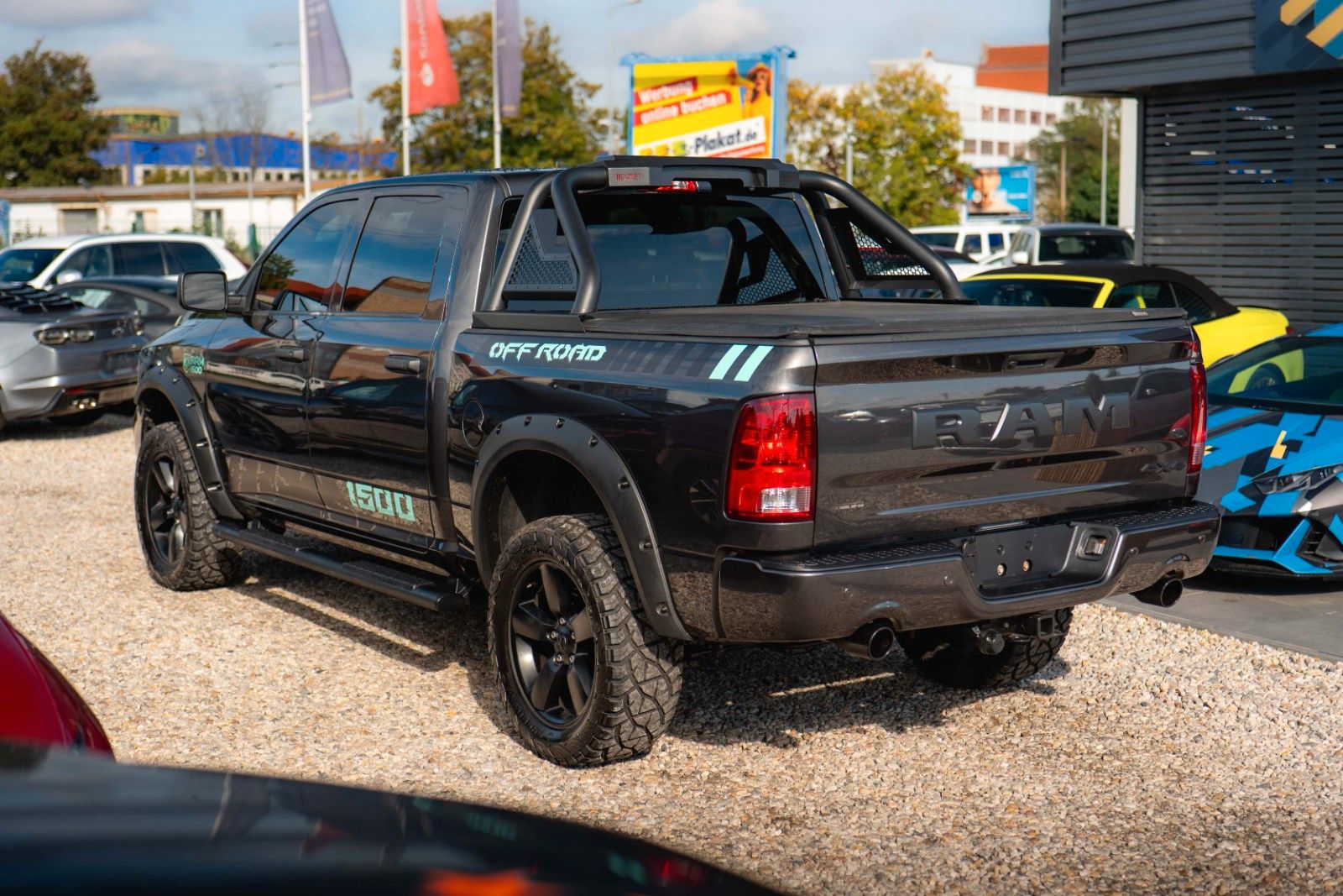 Fahrzeugabbildung Dodge RAM 5.7 V8 HEMI 4x4 OFFROAD Night-Paket *LED*