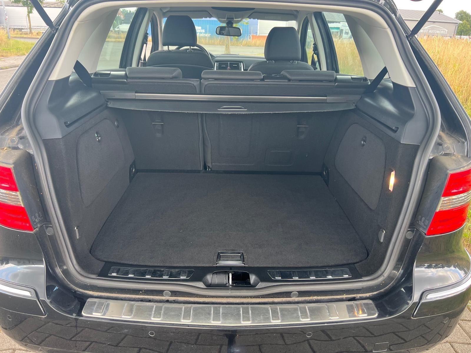 Mercedes-Benz B180 2010 — photo 12