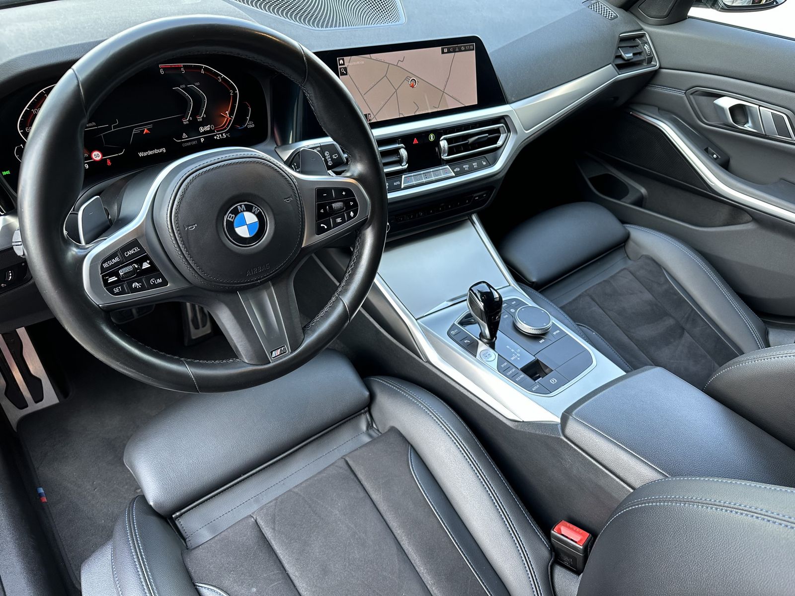 Fahrzeugabbildung BMW 320d Touring M-Sport NAV+LASER+ACC+HEAD-UP+19ZO