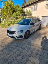 Skoda Octavia 2.0 TSI DSG RS60 Combi RS60 - Skoda Octavia RS60 mit Benzin-Antrieb