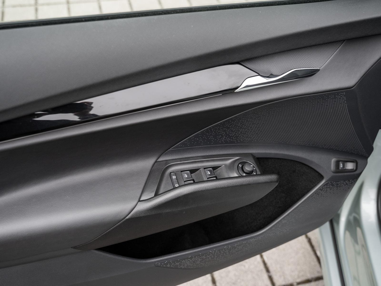 Skoda ENYAQ iV 80x DCC AHK Leder Navi W-Pumpe el.Heck