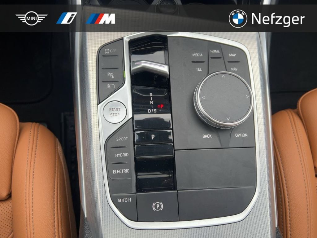BMW 320 e xDrive Touring Navi Pano HiFi RFK Sportsit foto 19