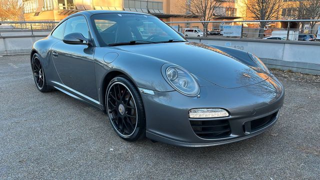 Porsche 911 Carrera 4 GTS Coupe