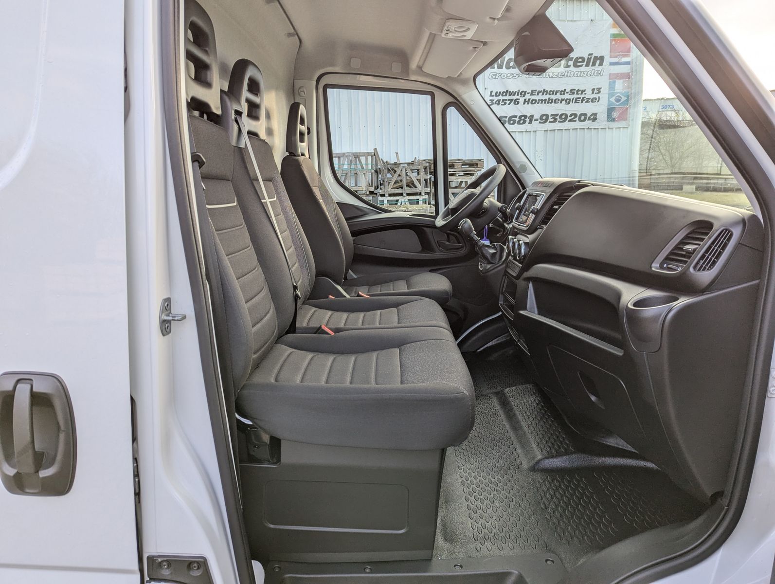 Fahrzeugabbildung Iveco Daily 35S18V4100L 3.0L Dach/Holzboden Kamera Kli