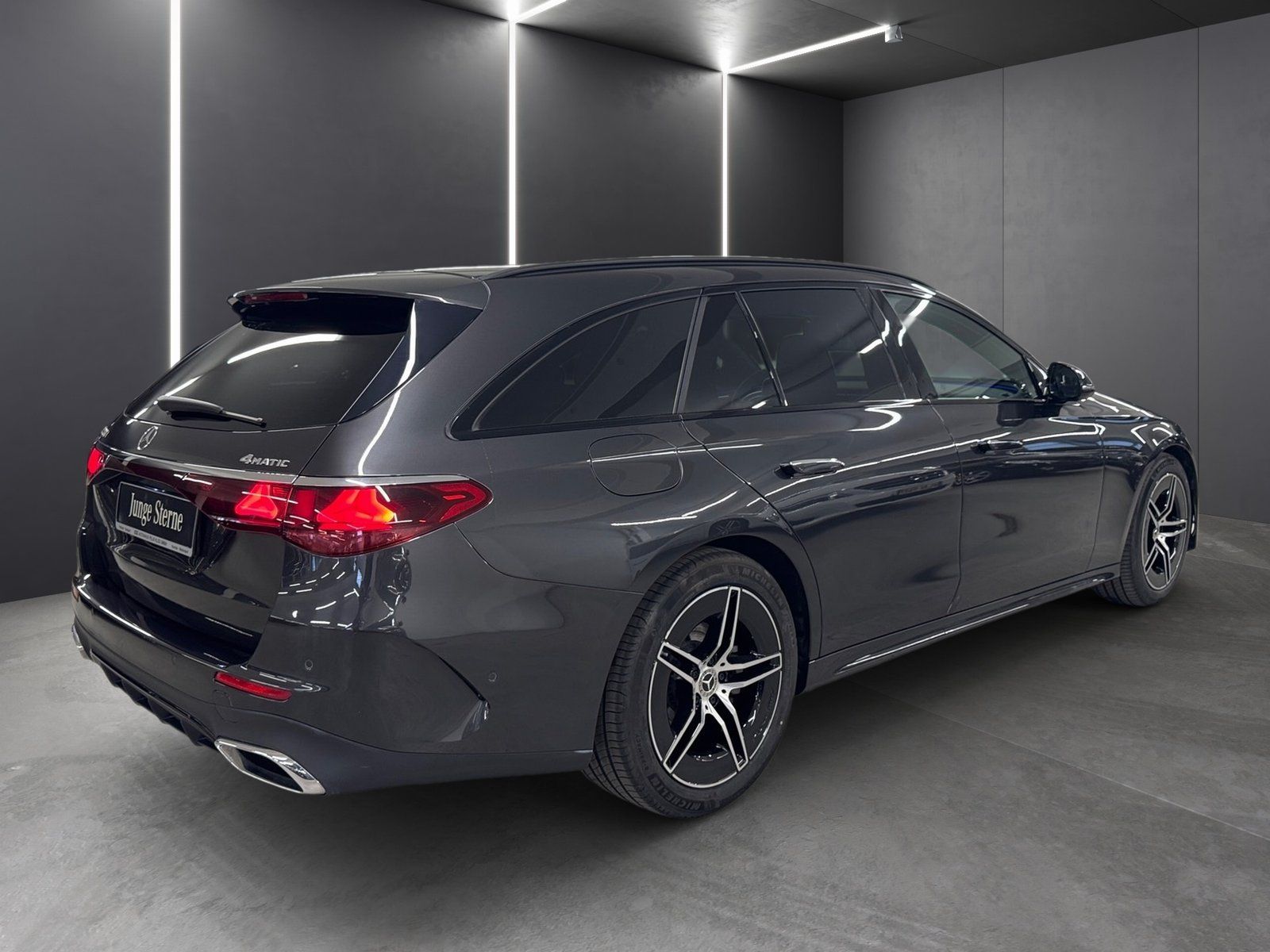 Fahrzeugabbildung Mercedes-Benz E 220 T d 4M AMG*AHK*Distro*Totwink*Night*LED*
