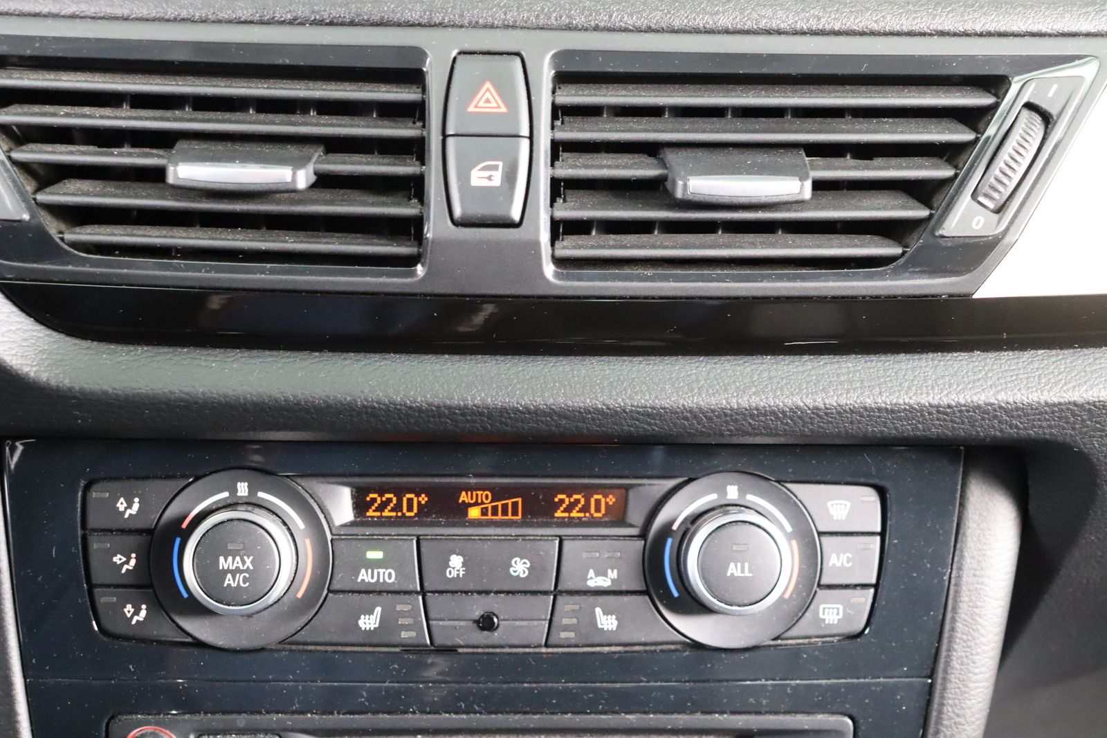 Fahrzeugabbildung BMW X1 18i * X-Line * Xenon * Sitzhzg.