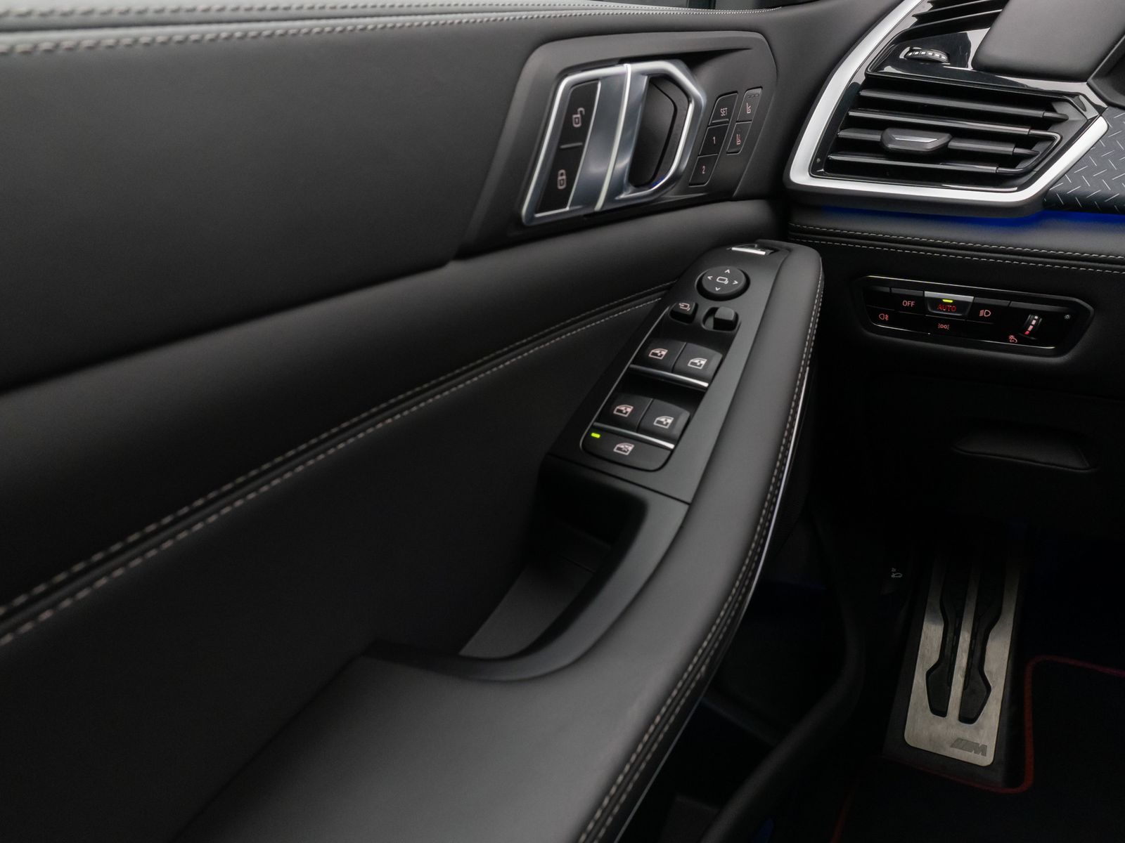 Fahrzeugabbildung BMW X5 xD40d M Sport SpecialEdition 360°Panorama HUD