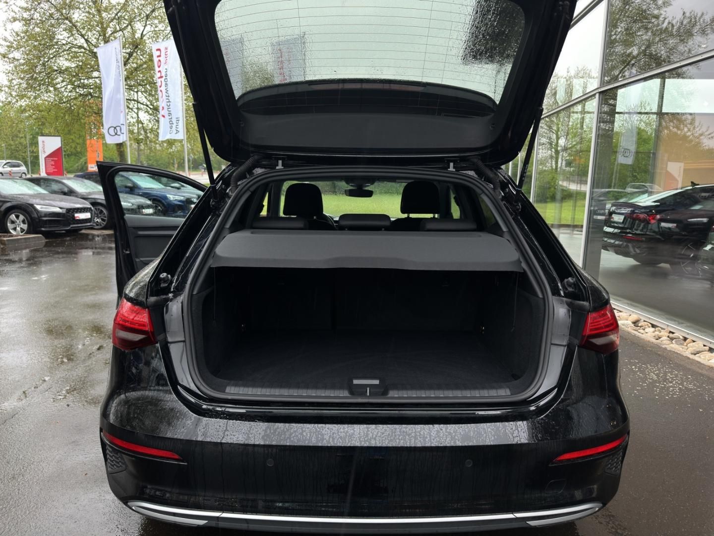 Fahrzeugabbildung Audi A3 Sportback Advanced 35 TFSI S tronic AHK Infot