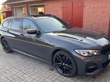 BMW 320d Touring M/HeadUP/Pano/ TÜV+Service NEU - BMW 320: Leder, Standheizung