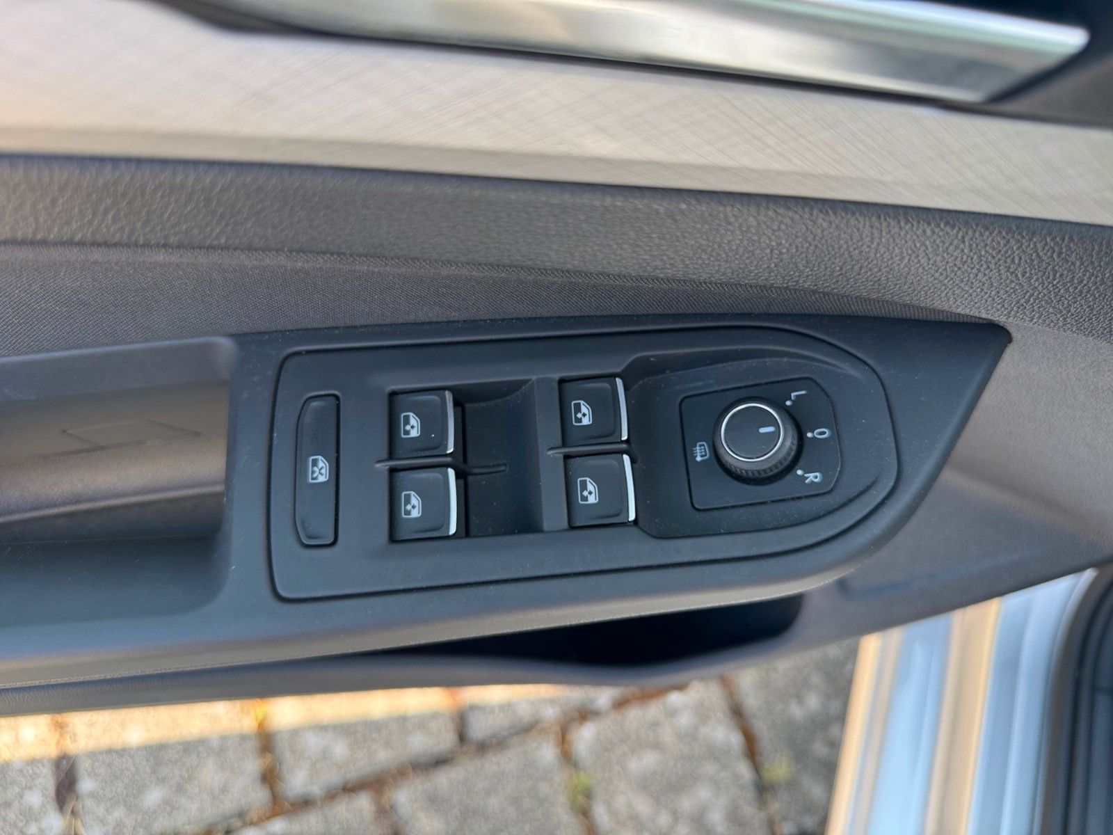 Fahrzeugabbildung Volkswagen Golf VIII Variant Life 1.0 TSI