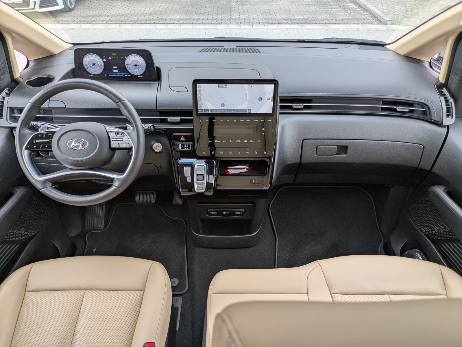 Fahrzeugabbildung Hyundai Staria 2.2 CRDi 4WD Prime*9*LED*PANO*360°KAM*ACC