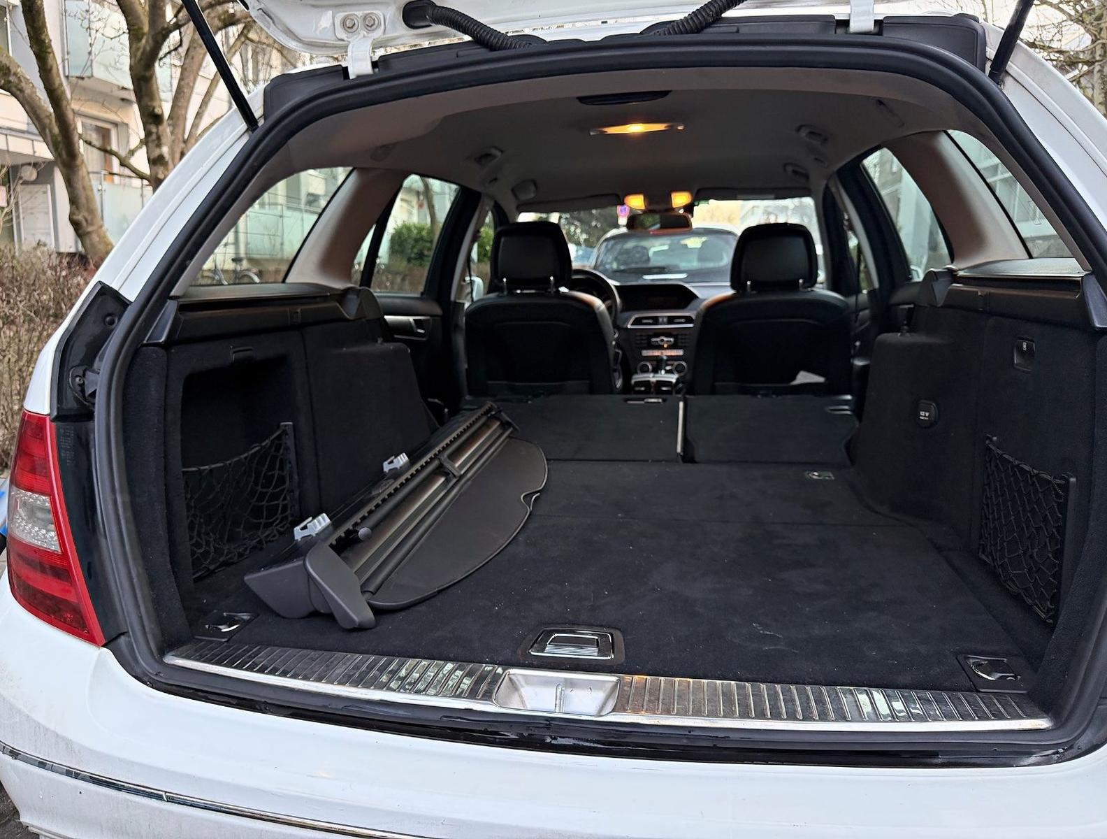 Mercedes-Benz C200 2012 — photo 11