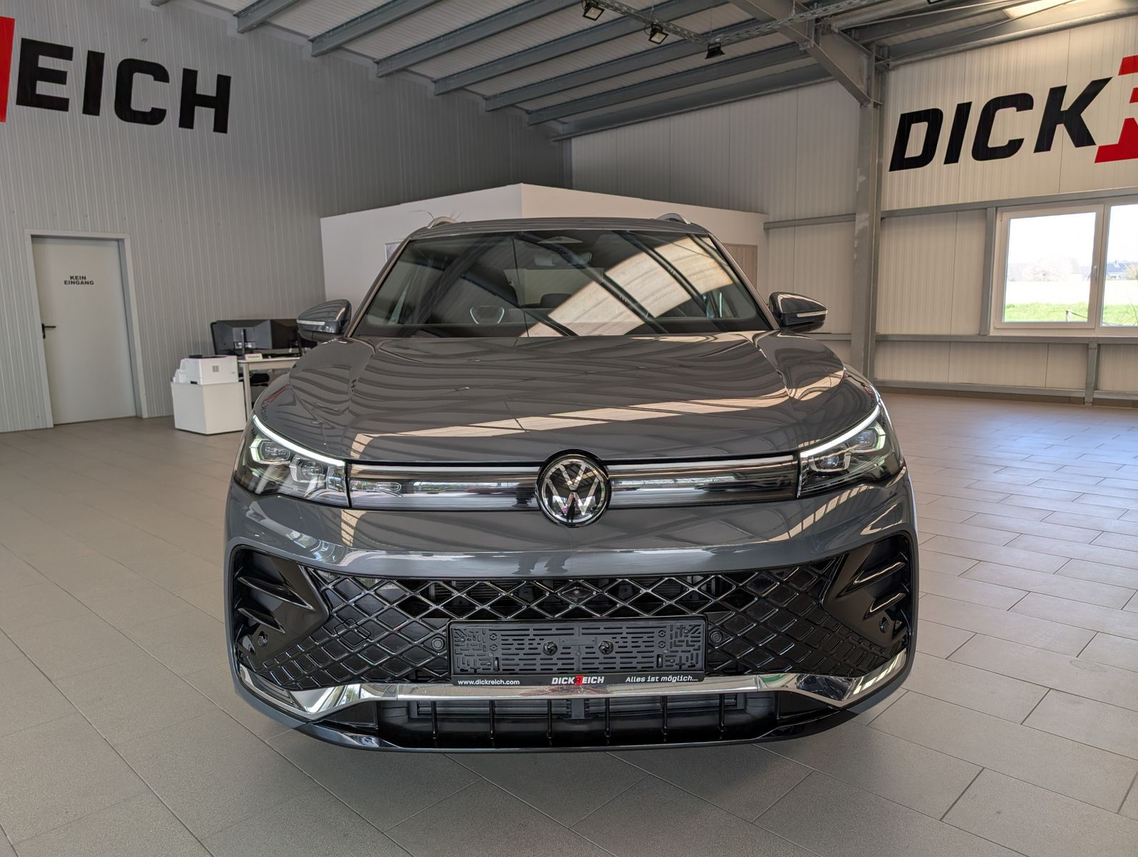 Fahrzeugabbildung Volkswagen Tiguan 2.0TDI R-Line 4M Pano H/K AHK Matrix 20"