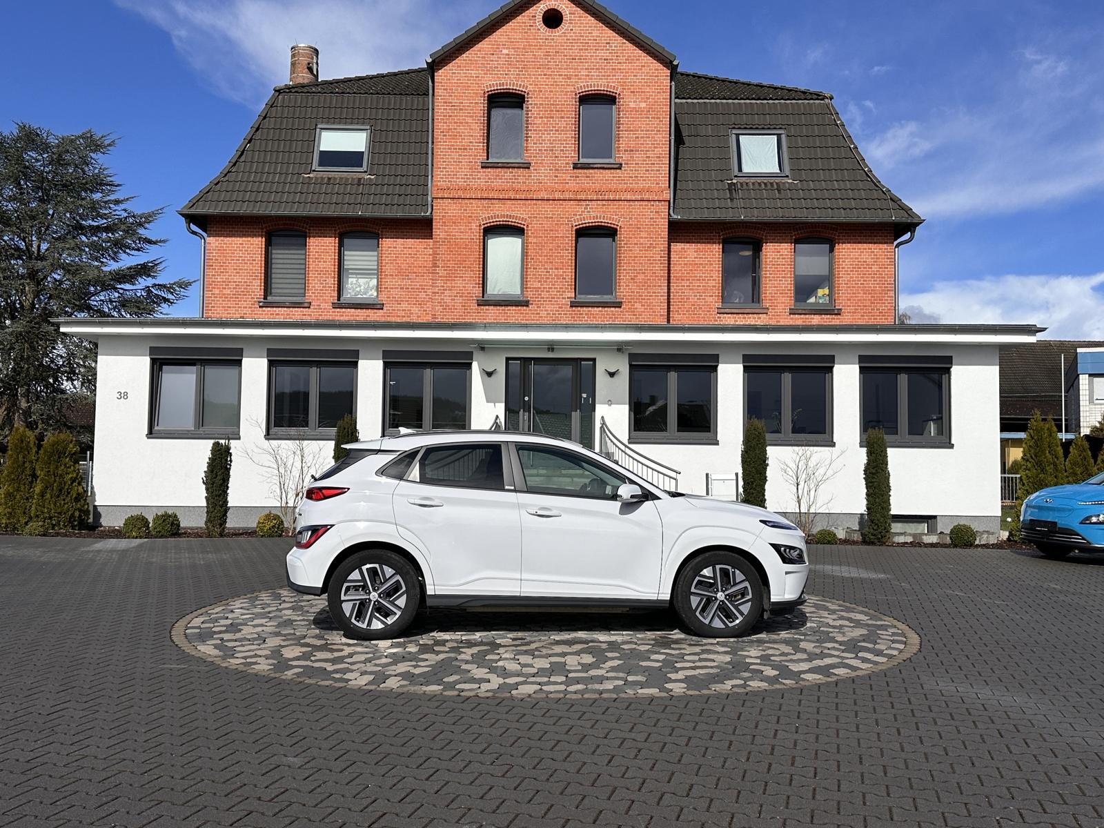 Hyundai Kona Elektro Trend LED NAV HUD WÄMPU KRELL 64KWh