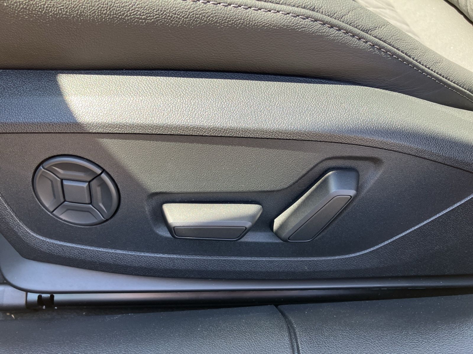 Fahrzeugabbildung Audi A6 Avant TDI 150 kW quattro S tronic Matrix