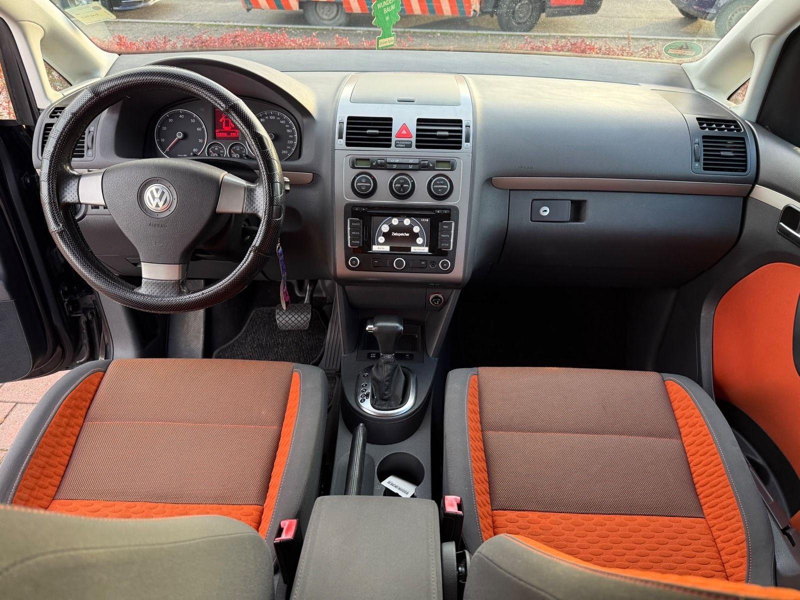 Volkswagen Touran 2010 — photo 8