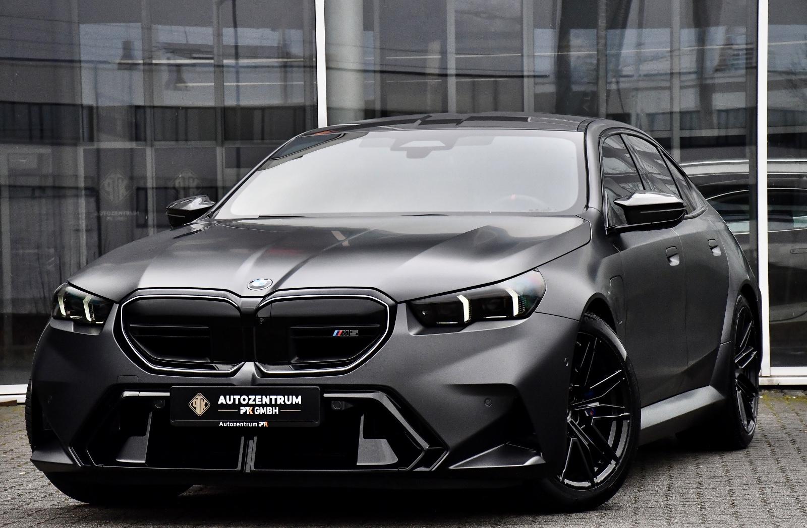 BMW M5 Lim Carbon Drivelogic Individual Merino B&W