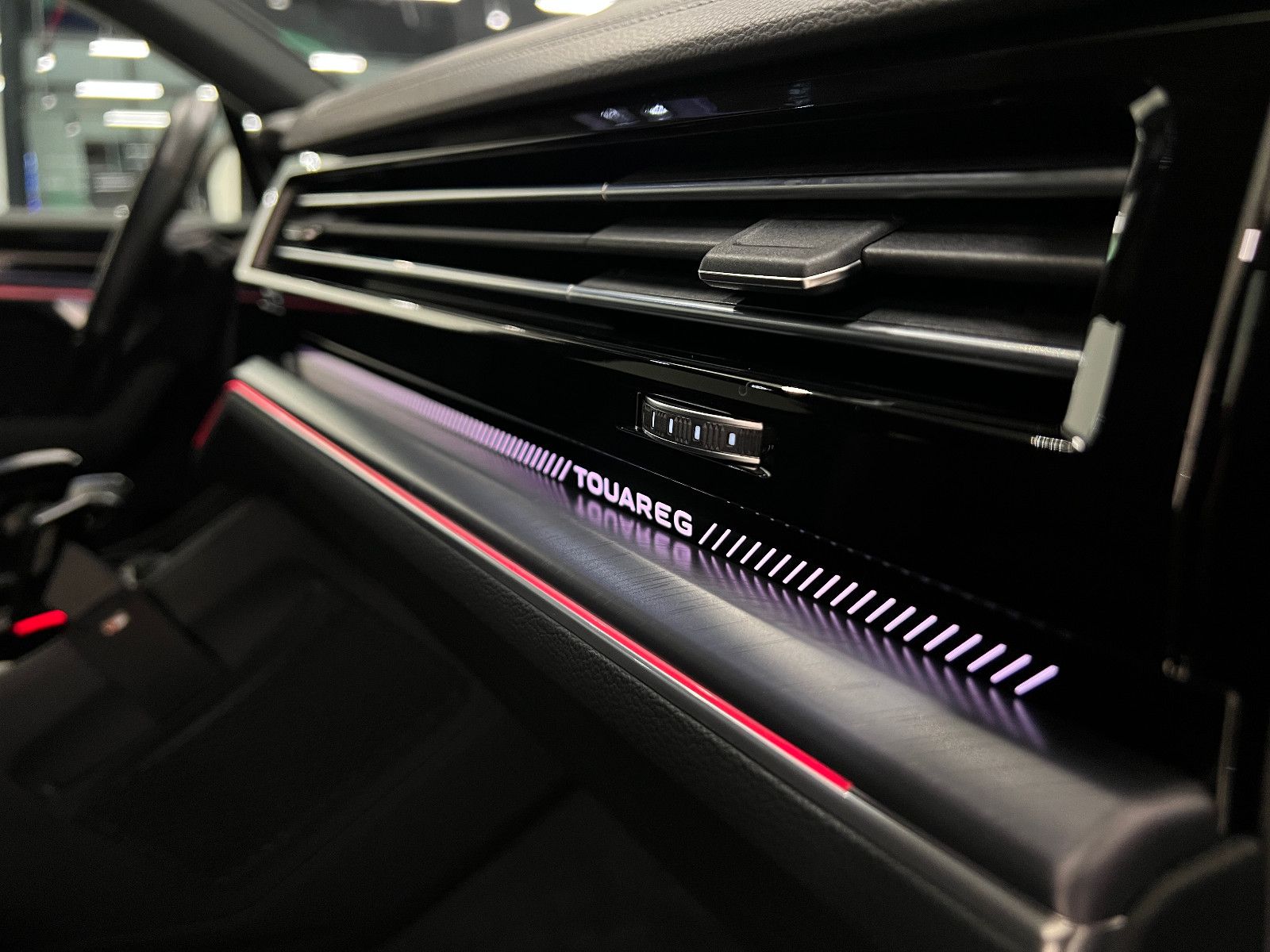 Volkswagen Touareg 3.0 R-LINE ACC HUD MEMORY KAMERA LUFTF foto 4