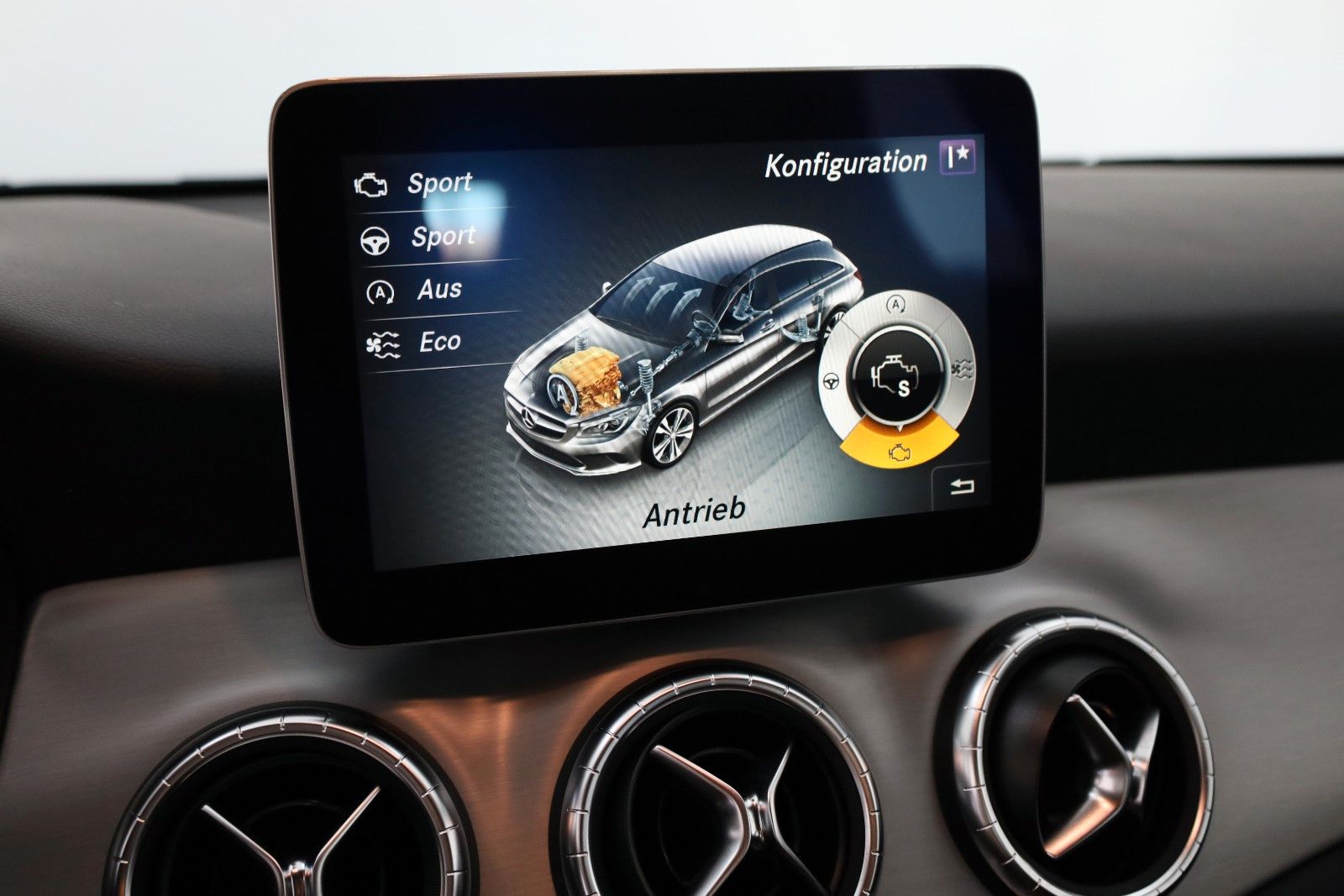 Fahrzeugabbildung Mercedes-Benz CLA 200 SB AMG Line TLeder,Navi,LED,SH,PDC,SR+WR