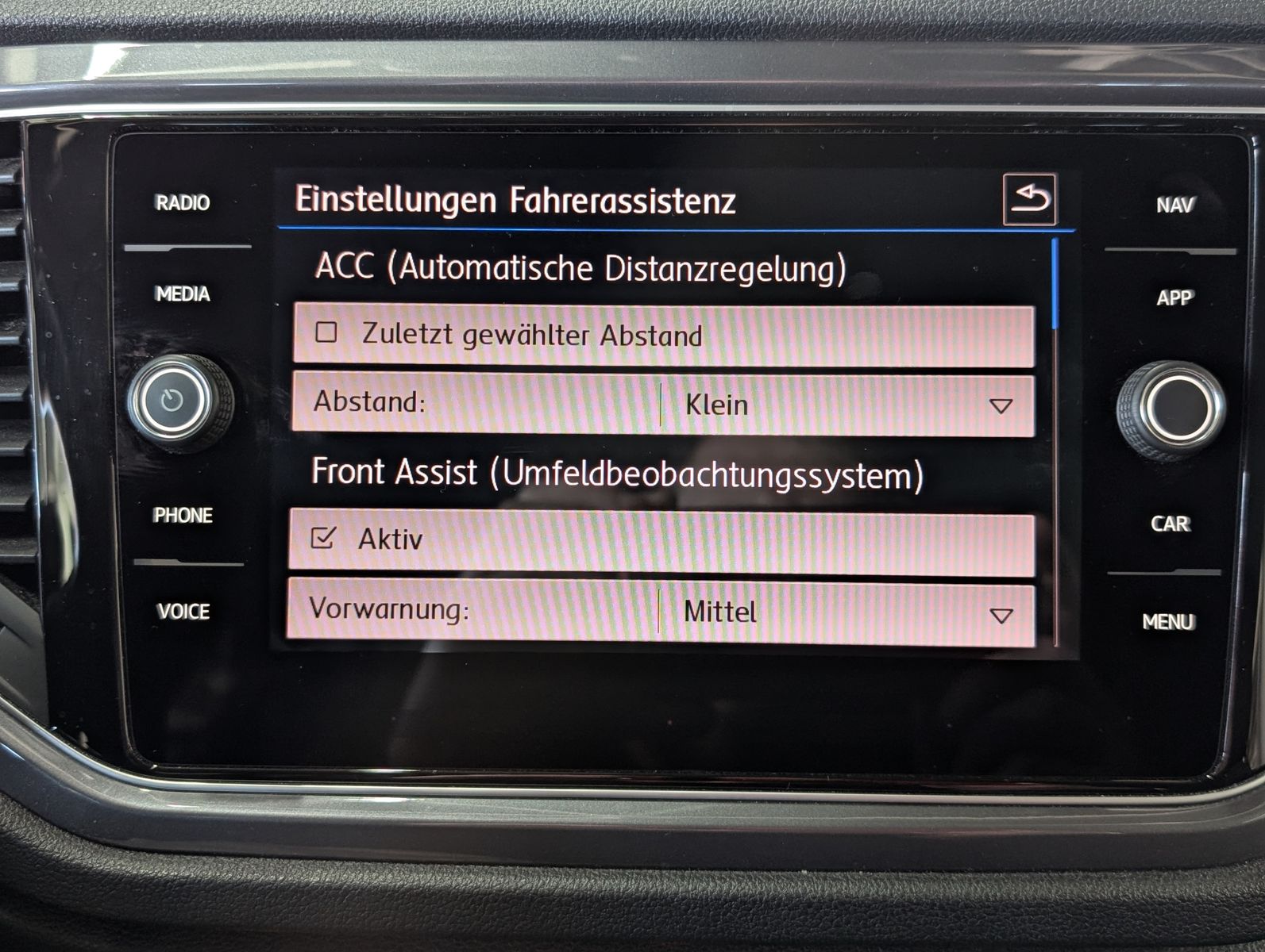 Fahrzeugabbildung Volkswagen T-Roc 1.6 TDI IQ.DRIVE ACC LED KAM SHZ AHK VIRT