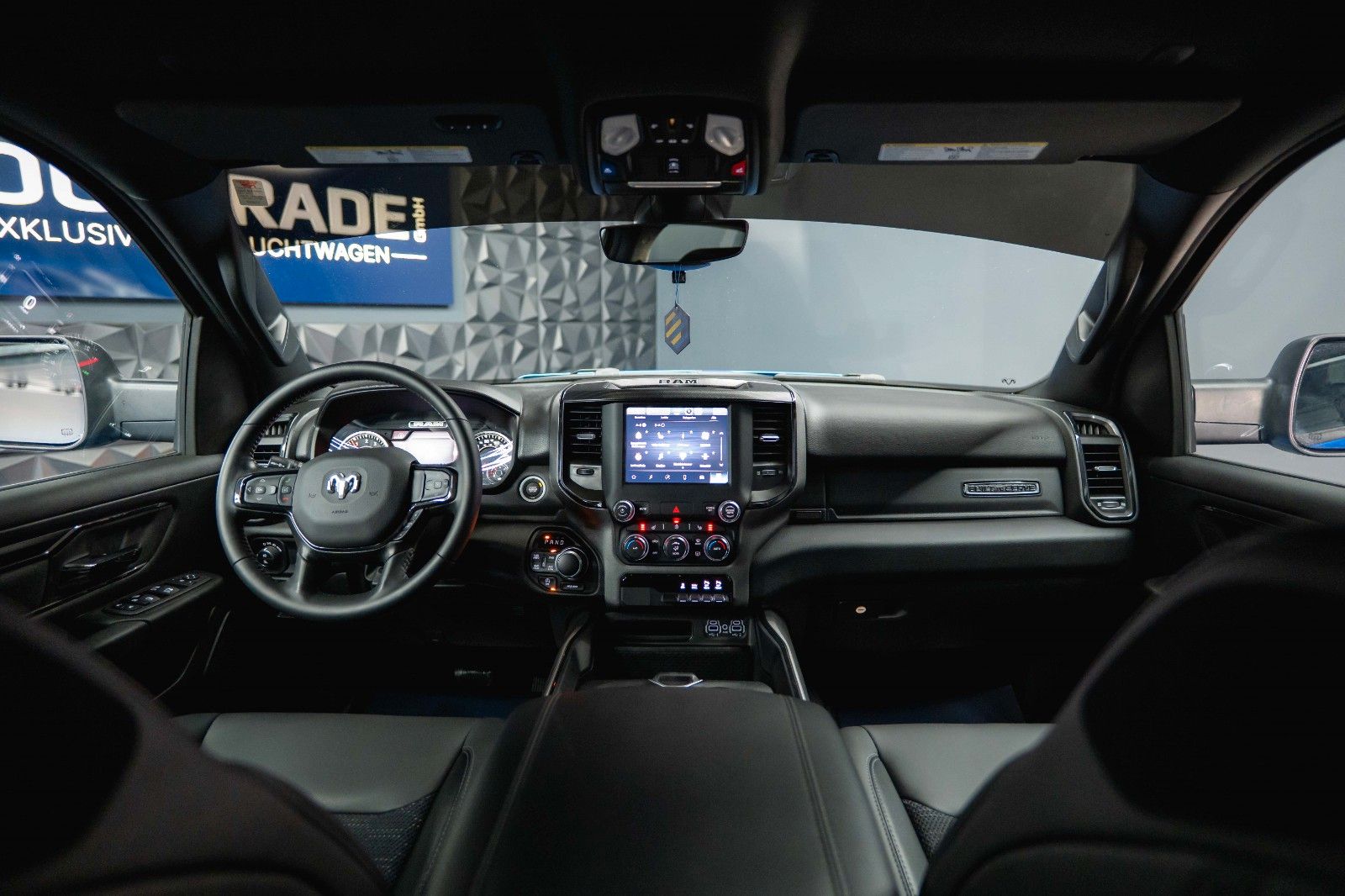 Fahrzeugabbildung Dodge RAM 5.7 V8 HEMI 4x4 Built to Serve AXLE LOCK LED