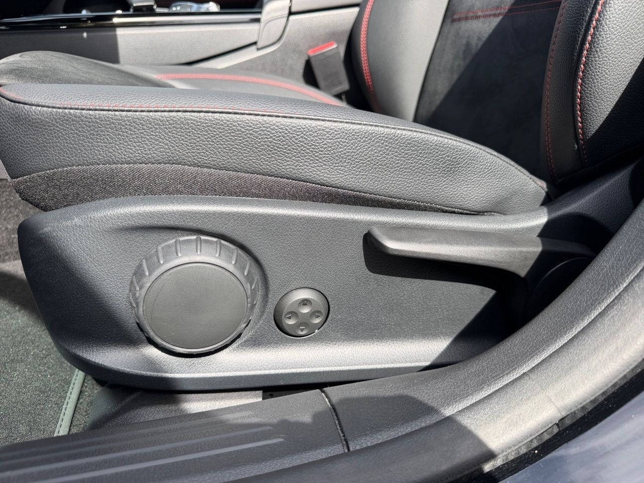 Fahrzeugabbildung Mercedes-Benz A 200 AMG+LED+AMBIENTE+DAB+LHZ+SHZ+