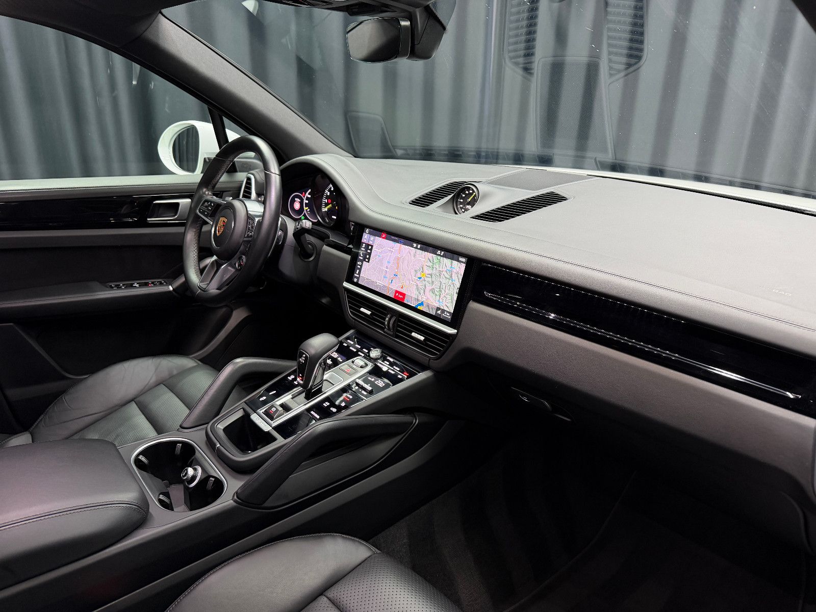 Fahrzeugabbildung Porsche Cayenne E-Hybrid|PANORAMA|SPORT-CHRONO|ACC