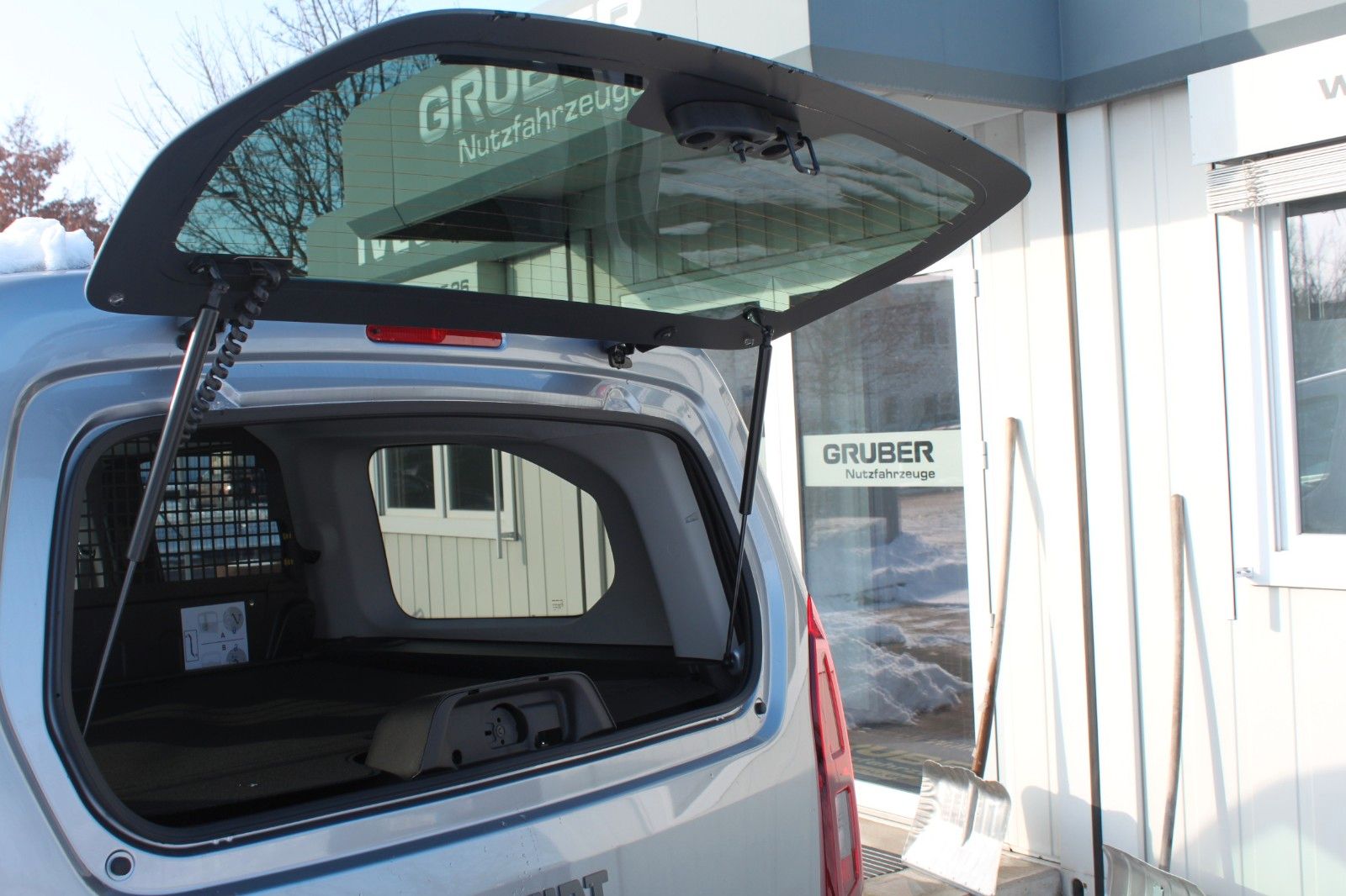 Fahrzeugabbildung Fiat Doblò Kombi 130PS Automatik 2x Schiebetür