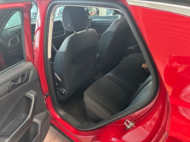 Fahrzeugabbildung Volkswagen T-ROC Style 1.5 TSI DSG LED PLUS FAHRSCHULPEDALE