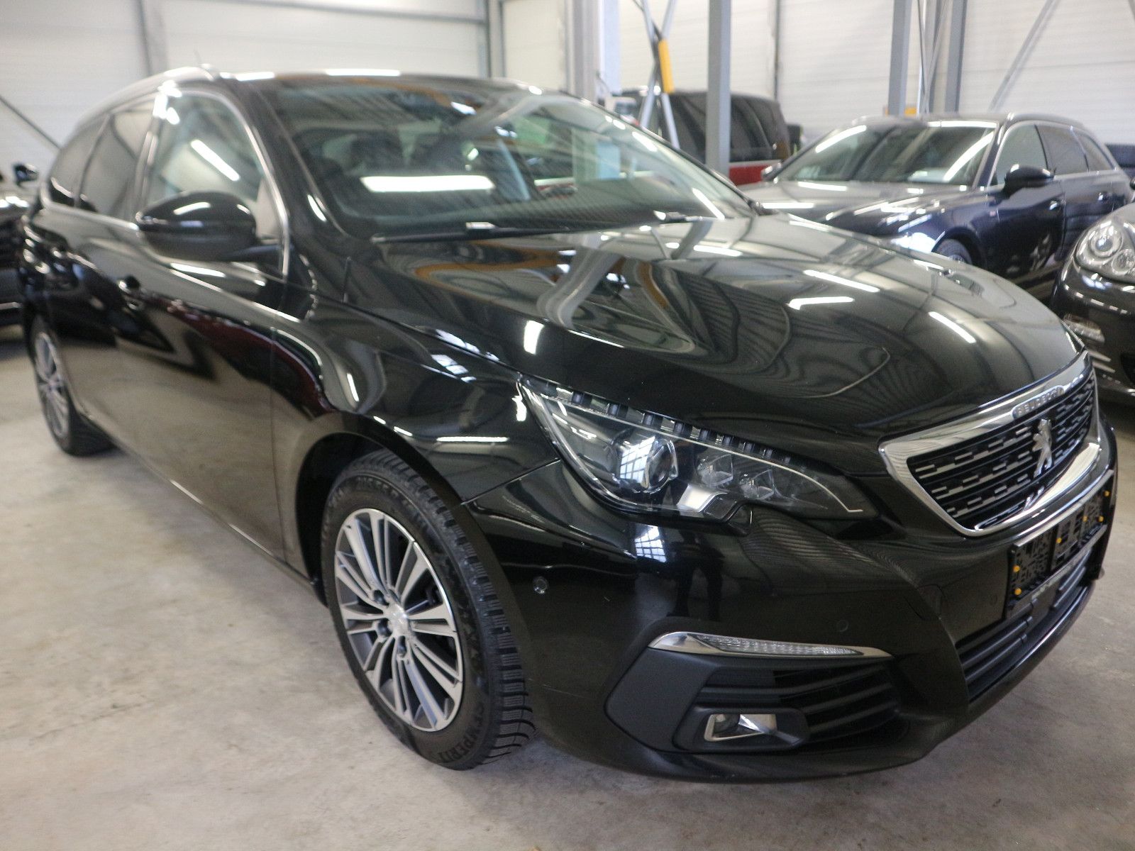Fahrzeugabbildung Peugeot 308 SW Allure Pack ACC AHK Blis Nav Kam SHZ LED