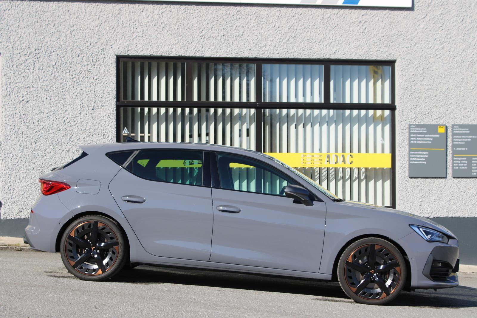 Cupra Leon VZ Sonderlackierung*schwarze Felgen*