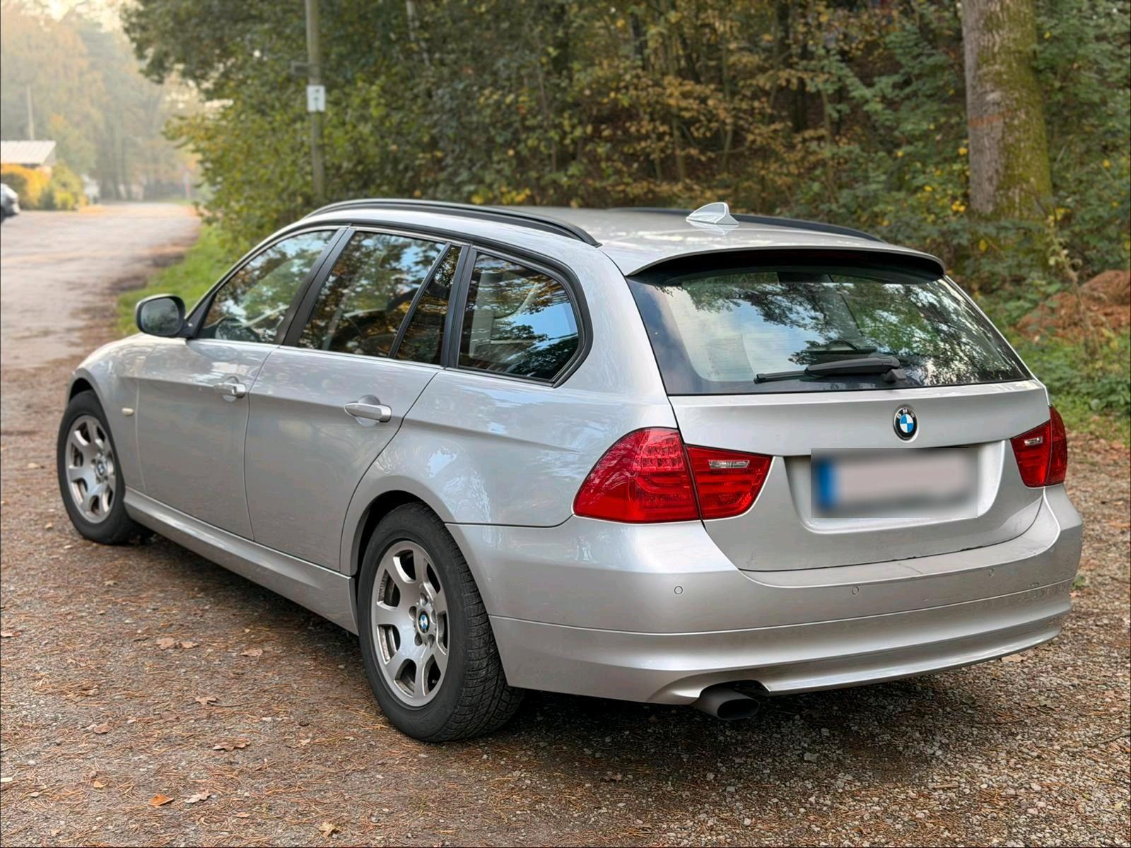 BMW 320 2011 — engine 140 HP (103kW)