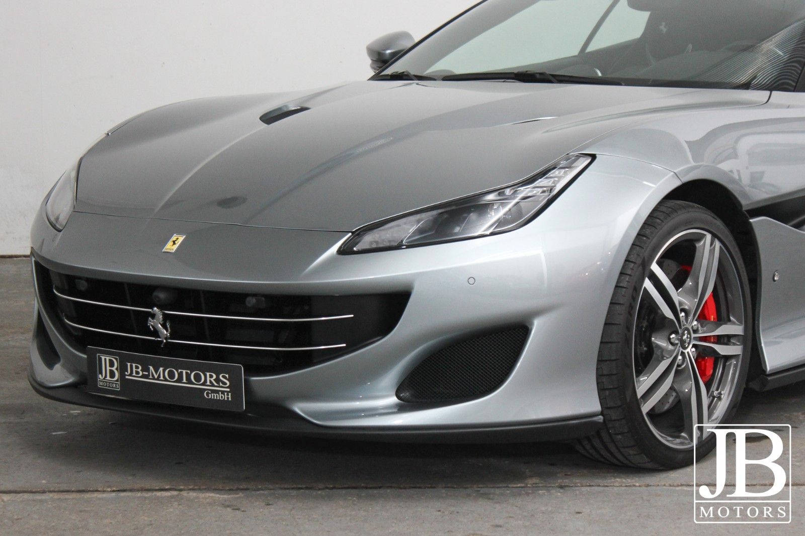Fahrzeugabbildung Ferrari Portofino LED Beifahrer Display Alcantara