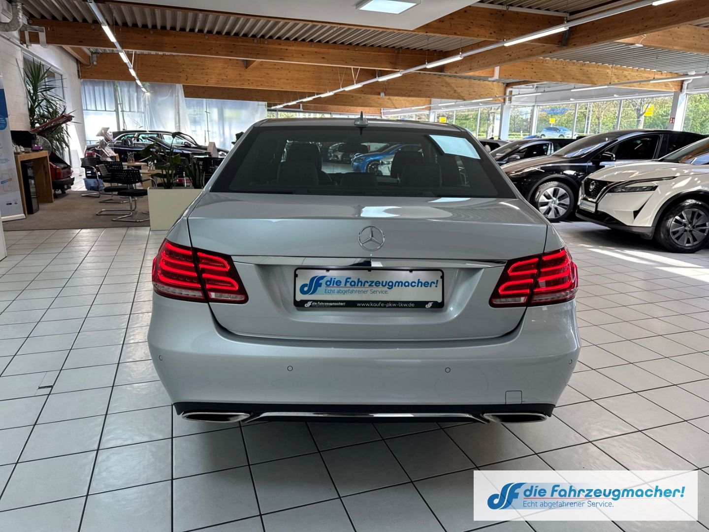 Fahrzeugabbildung Mercedes-Benz E 200 CGI BlueEf.Avantgarde LED Klimaaut Ambient