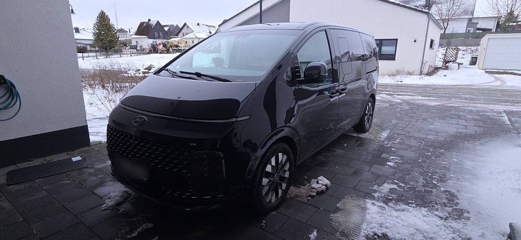 Image of Hyundai STARIA