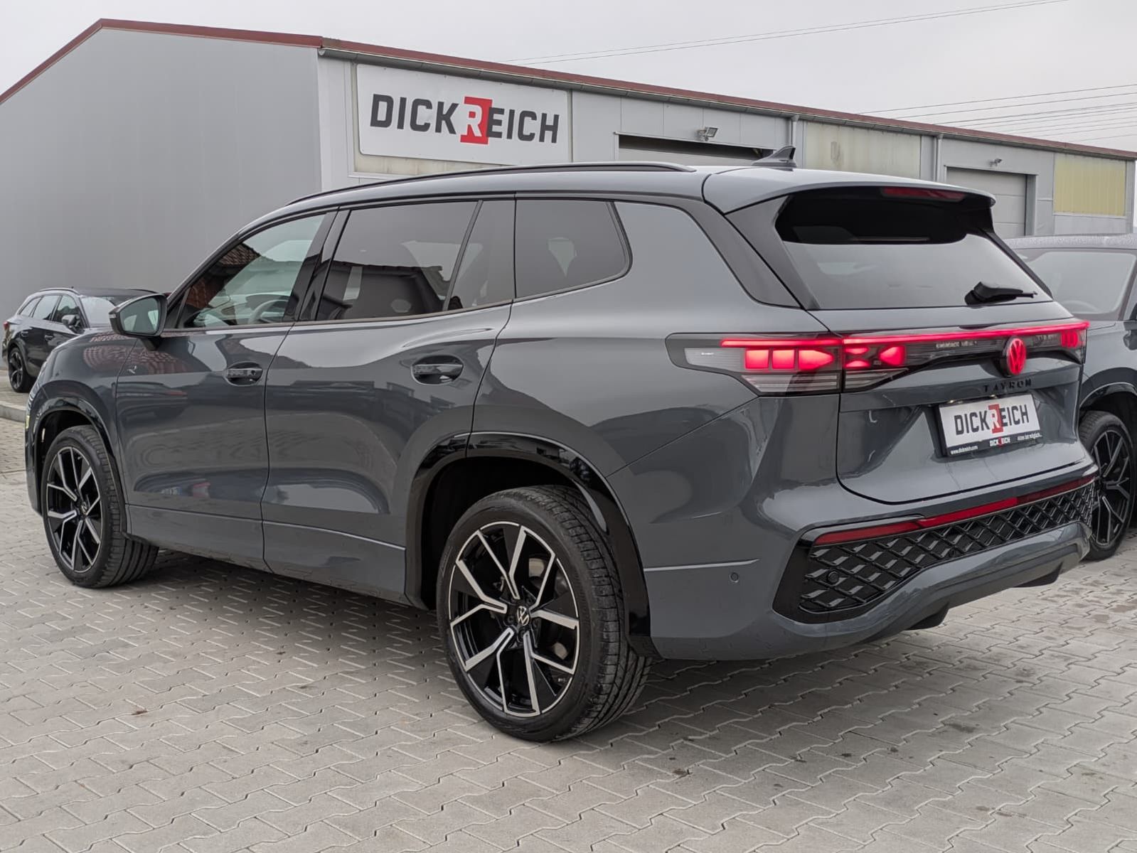 Fahrzeugabbildung Volkswagen Tayron 2.0 TDI 4M R-Line BLACK*7Si*MATRIX*PANO